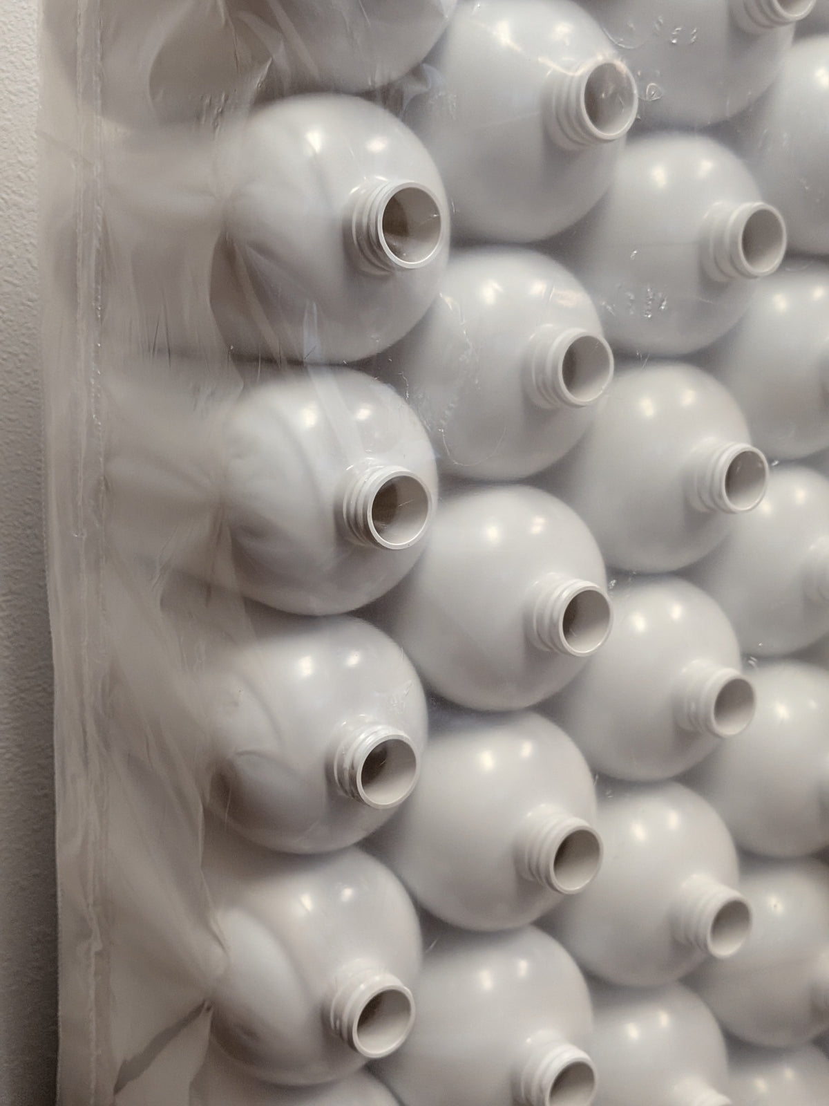 CLEARANCE | 32 oz White Plastic Bottle with caps | 80 count